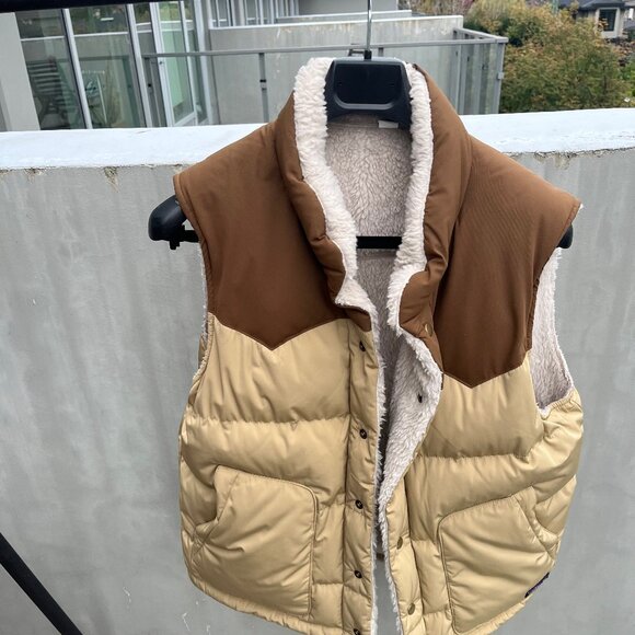 Patagonia Men's Medium Reversible Bivy Down Vest. Classic Tan. - Picture 3 of 9